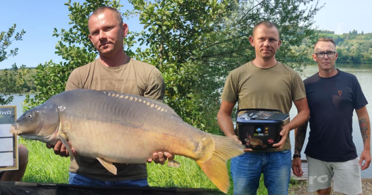 Przybyłowicz zdobywcą nagrody za największą rybę 2 doby zawodów - nagroda od Eko Baits - Grupa NoKill