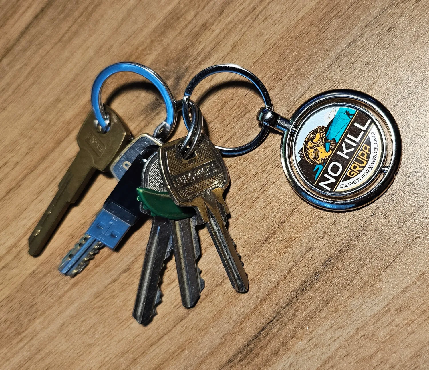 Brelok Metalowy Dwustronny Obrotowy – Grupa Siepietnica Wróblowa No Kill